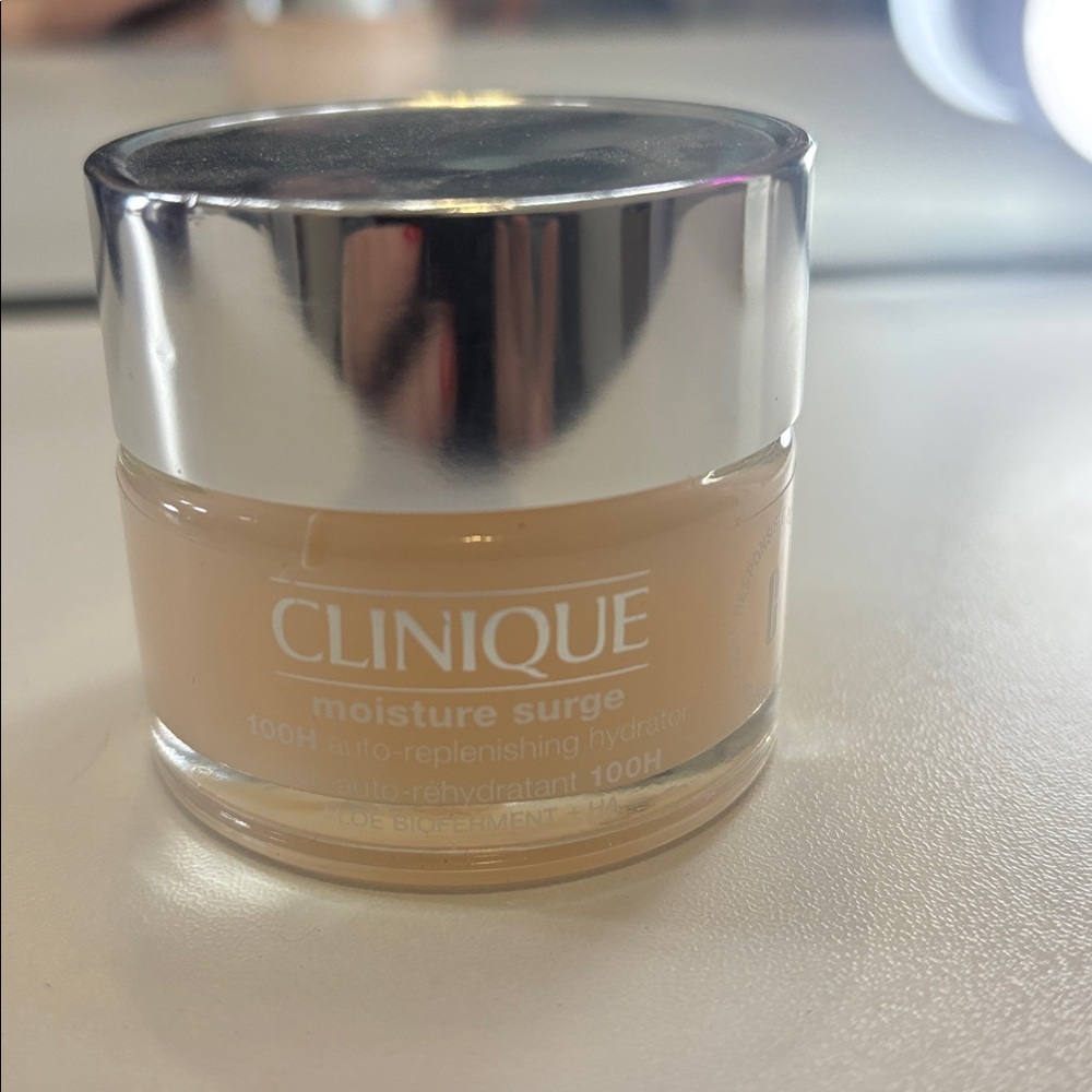 Clinique Moisture Surge Hydrator
 1 oz